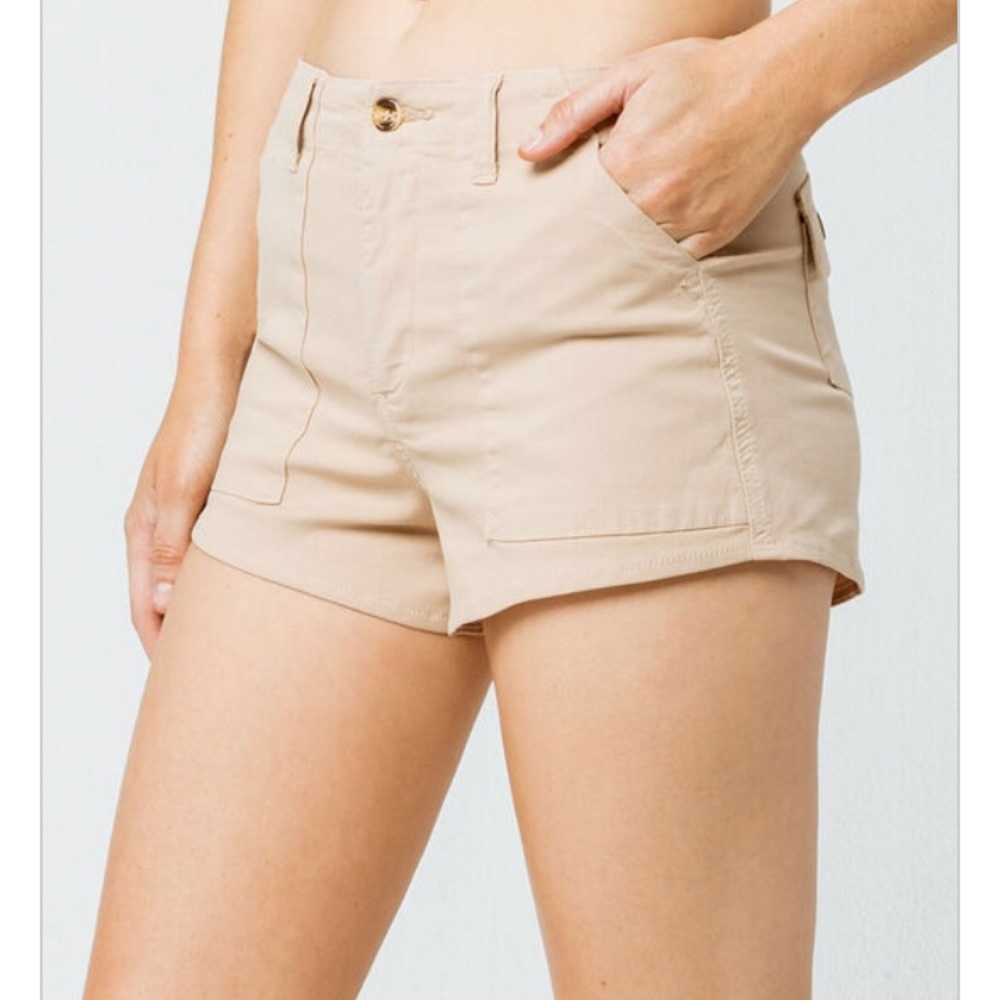 Tillys khaki shorts